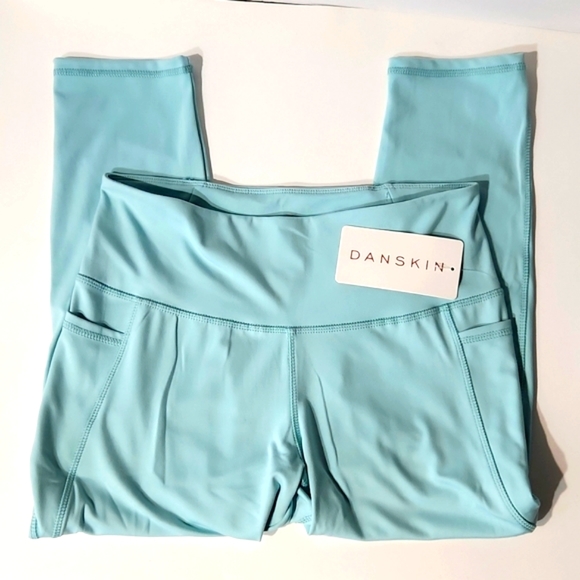 Danskin Pants & Jumpsuits Danskin Curved Contour Capri Leggings